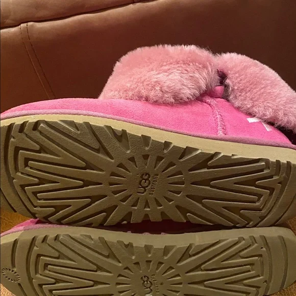 UGG Pink Breast Cancer Awareness Fur-Lined Boots Size 9 - Picture 6 of 6
